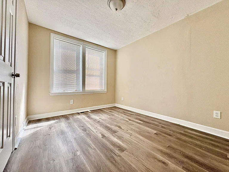 5614 S Main St #3 — Photo 12