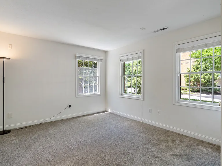 12735 Edgemont Way — Photo 7
