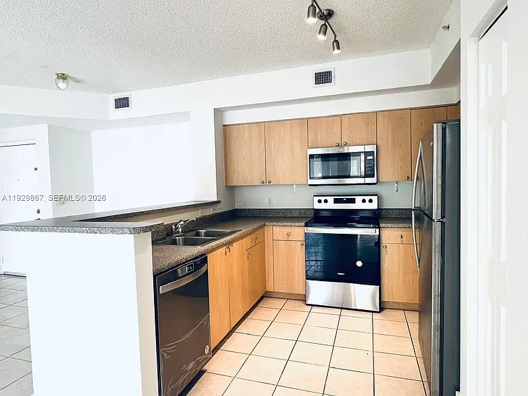 8000 N Nob Hill Rd #204 — Photo 8