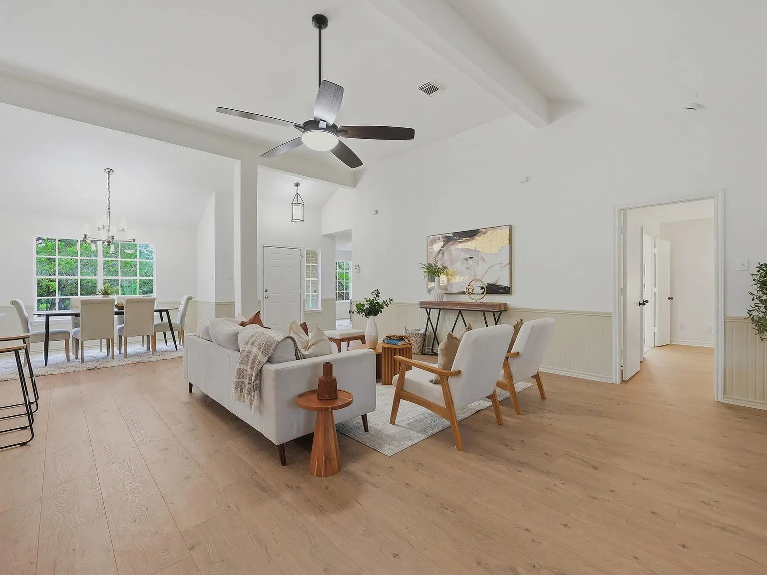 3 bed, 2.0 bath, 2024 sqft, $2,800 — Photo 4