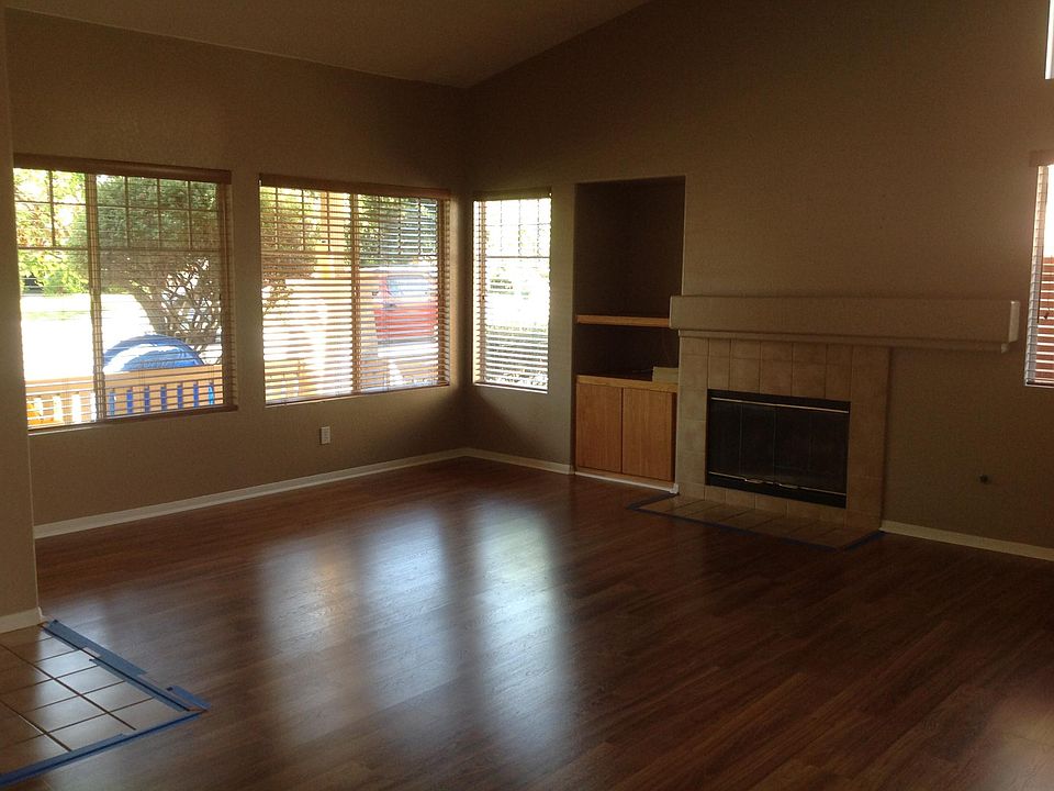 2nd image of 4881 Lake Park Pl