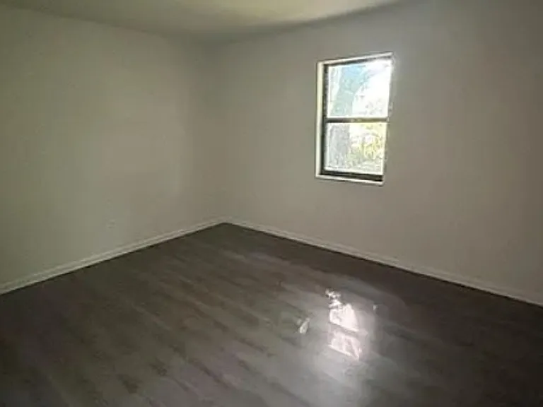 733 Saint Nicholas Dr — Photo 5