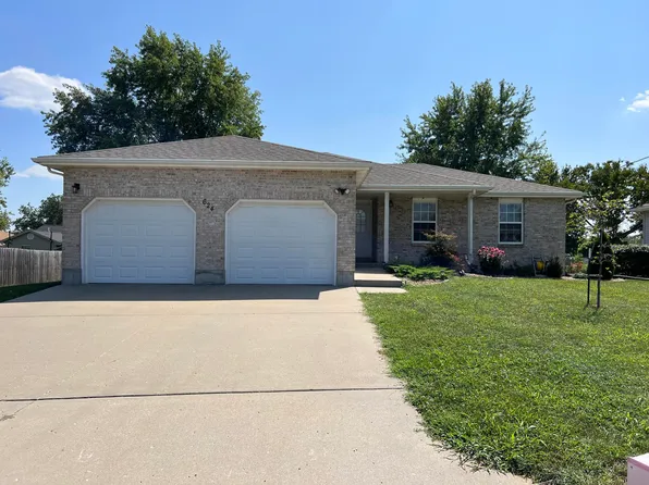 624 Shamrock St, Marshall, MO 65340