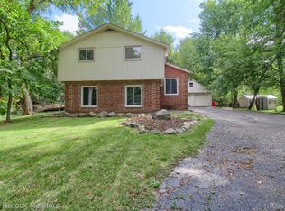5811 Pontiac Trl, West Bloomfield, MI 48323