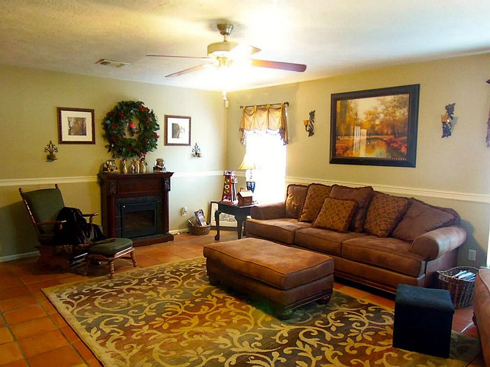 1st image of 11937 Lakewood West Dr