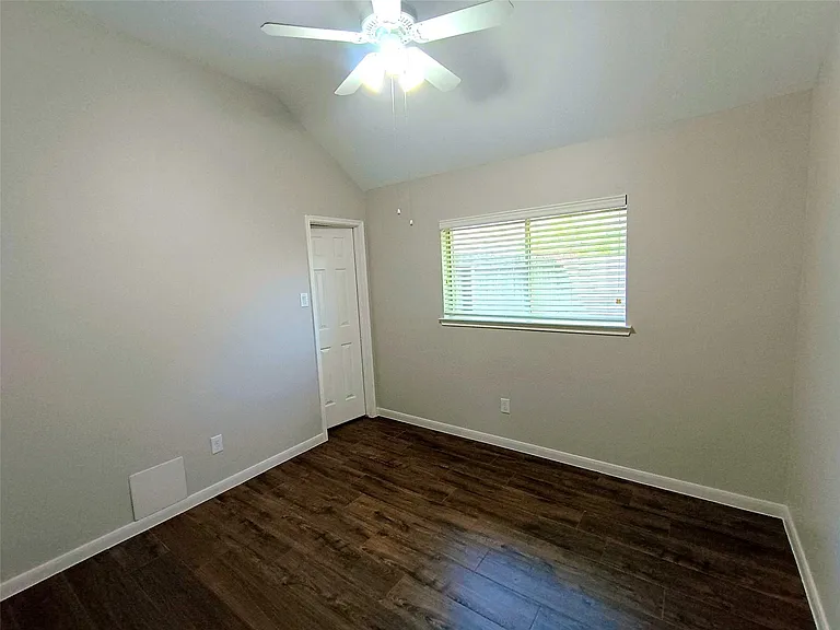 3821 Pin Oak Dr N — Photo 11