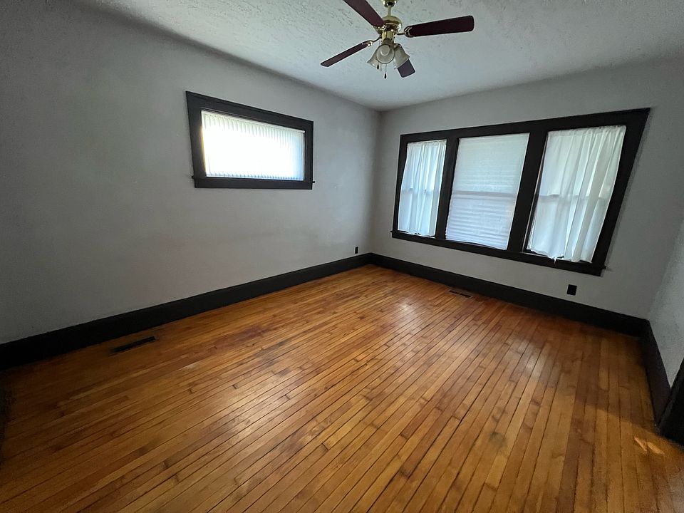 1st image of 936 S 3rd St #1