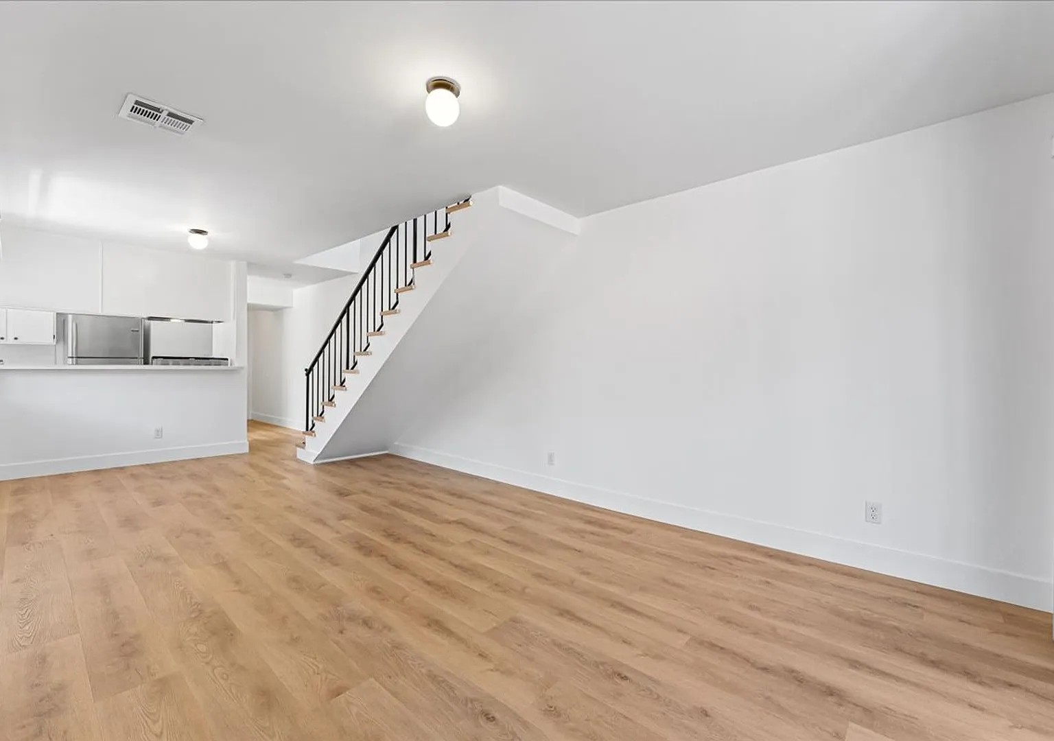 Gorgeous One Bedroom Two Story Loft | One Of A Kind Glendale Apartment — Photo 2