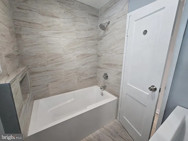 220 University Blvd E — Photo 12