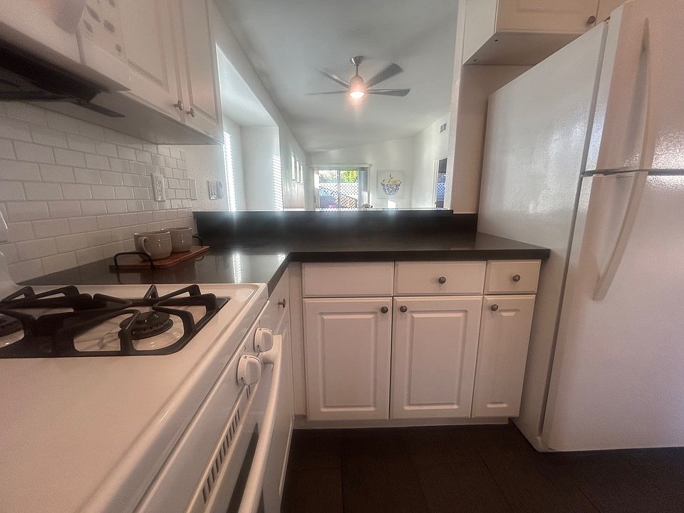 Bar area connected to kitchen