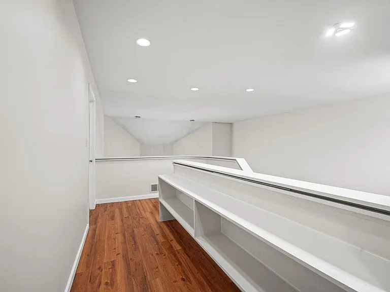7 Sanctuary Dr — Photo 7