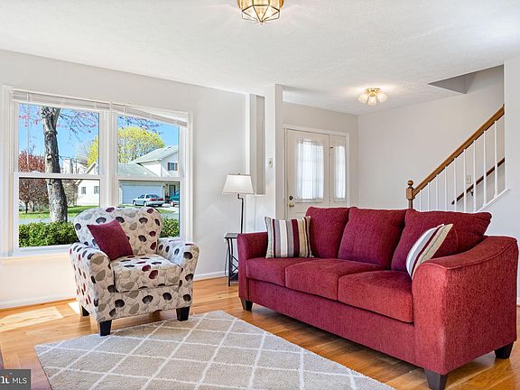 2nd image of 105 Columbia Cir