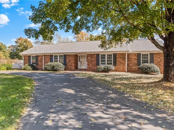 525 Drumheller Rd, Clemmons, NC 27012