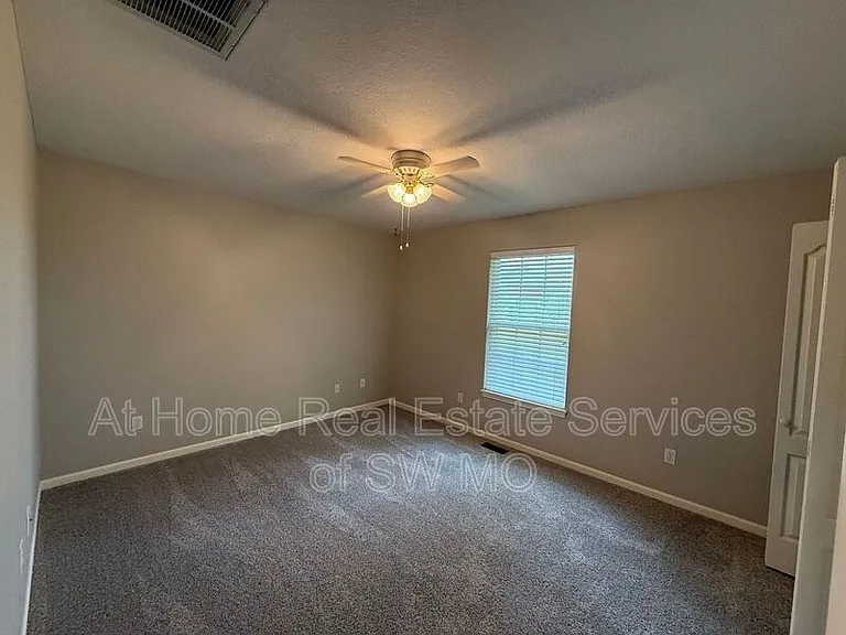 4023 S Warmwater Ave — Photo 7