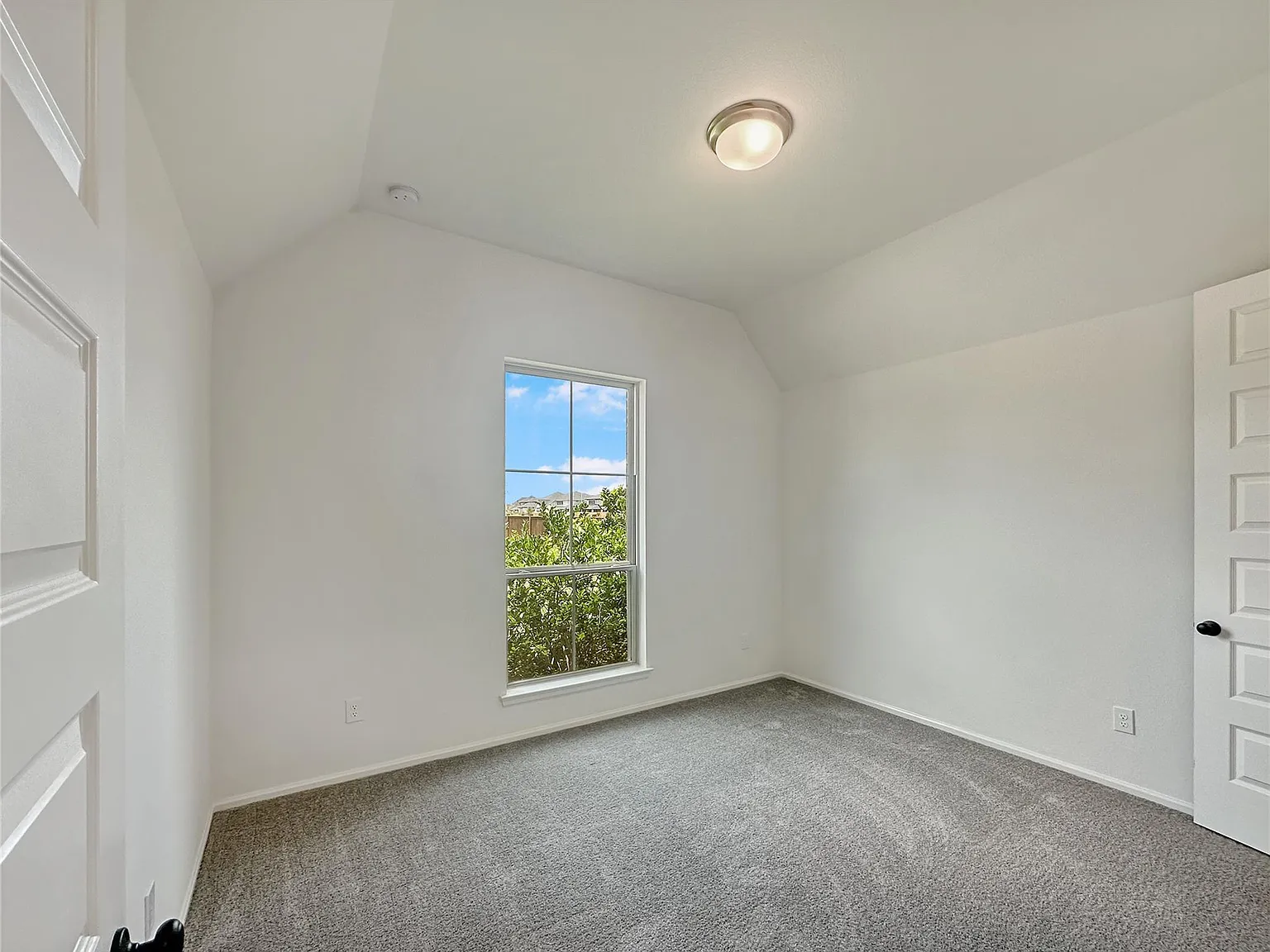 4 bed, 3.0 bath, 2592 sqft, $3,000 — Photo 3
