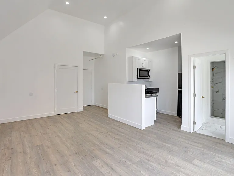 722 S Manhattan Pl — Photo 9