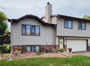 8705 N Maplebrook Cir, Brooklyn Park, MN 55445