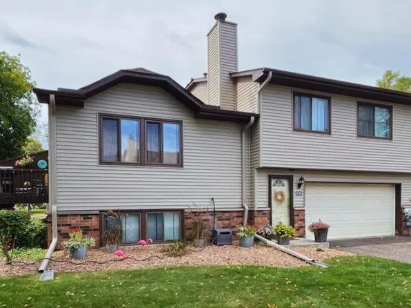 8705 N Maplebrook Cir, Brooklyn Park, MN 55445