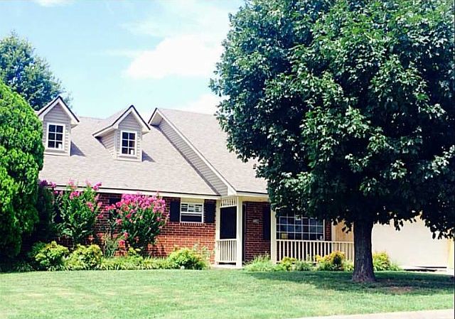 2nd image of 2206 Monticello Pl