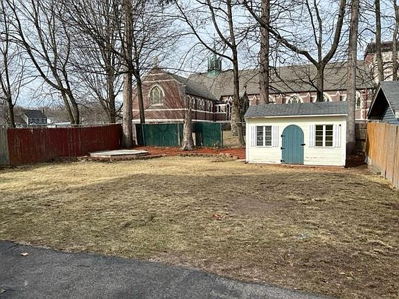 Back Yard. Shed will not be accessible for tenants.