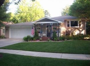 249 Bunker Dr, Schererville, IN 46375