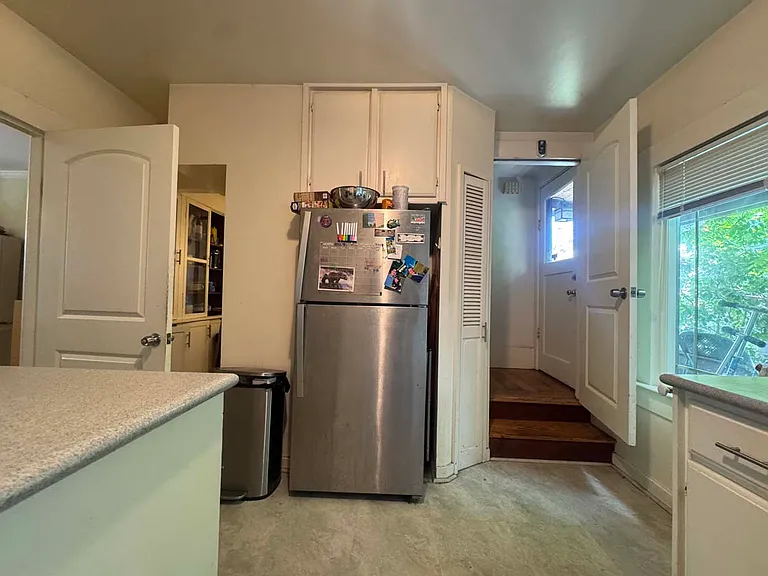 2836 Derby St — Photo 22