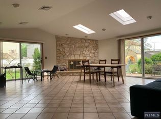 4 Merritt Ct #A, Tenafly, NJ 07670
