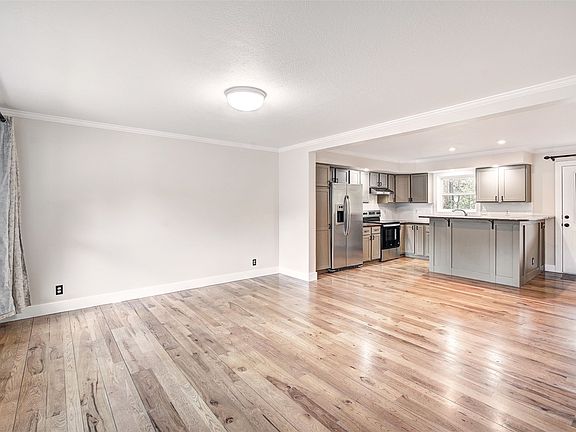 5th image of 213 Huron Road UNIT 1A