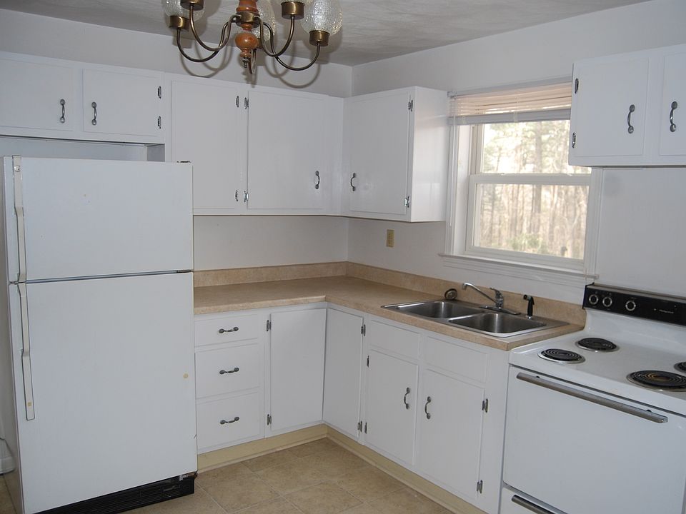 2nd image of 340 Starling Ln