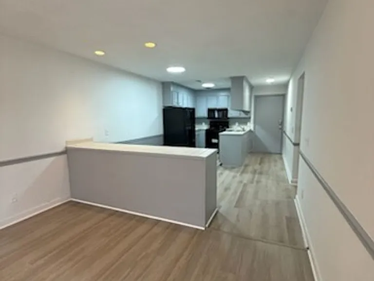Stonehenge Apartments — Photo 19