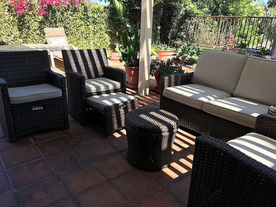 Enclosed back patio 