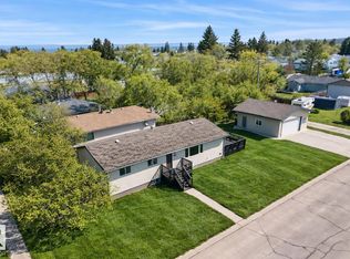 1412 10th St, Cold Lake, AB T9M1J6