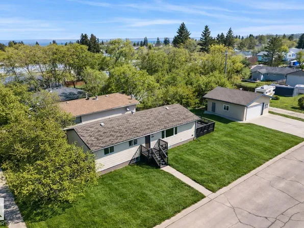1412 10th St, Cold Lake, AB T9M 1J6