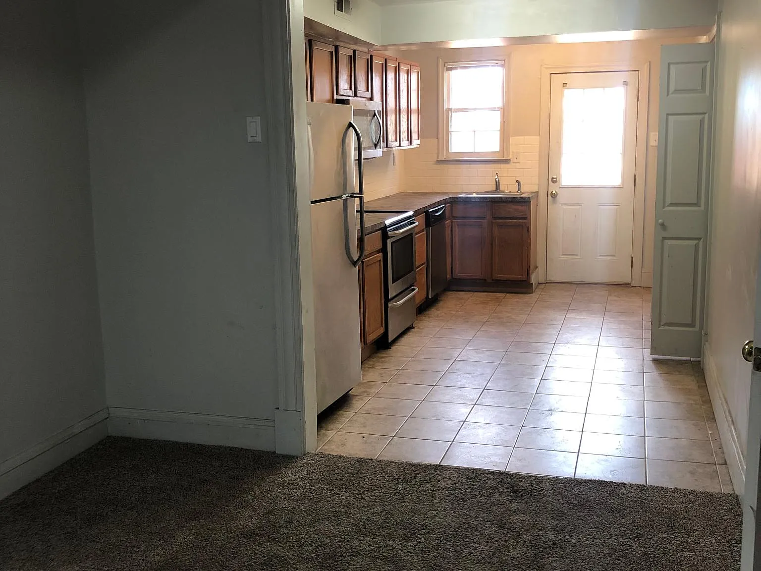 4 bed, 1748 sqft, $2,500 — Photo 3