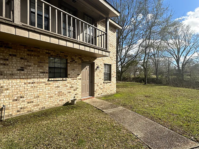 14020 Tiger Bend Rd #4 — Photo 10