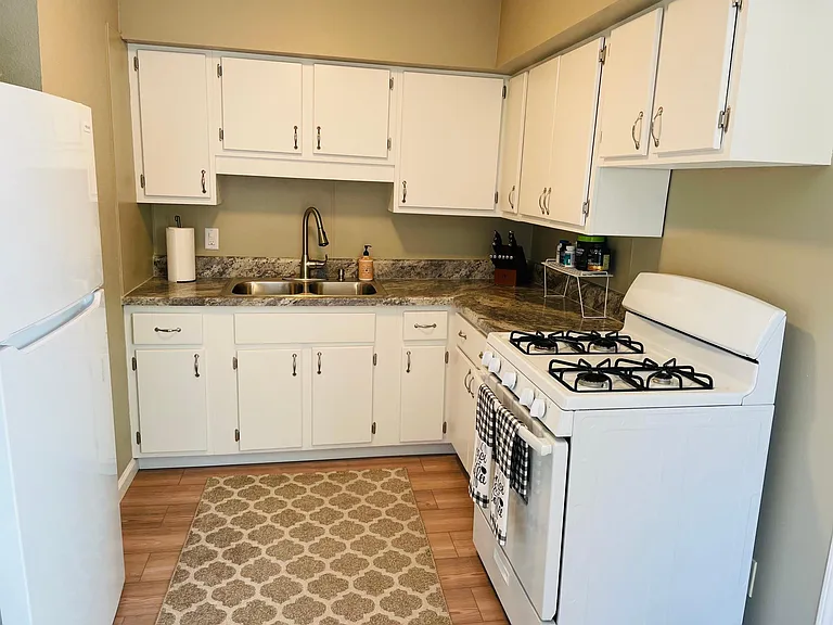 1614 Madison St — Photo 4