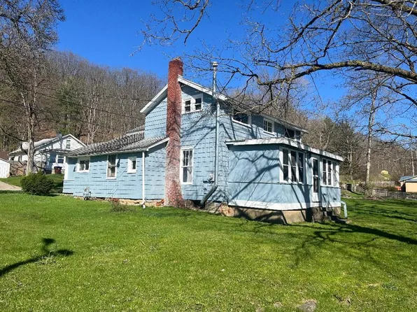 927 Watson Rd, Titusville, PA 16354