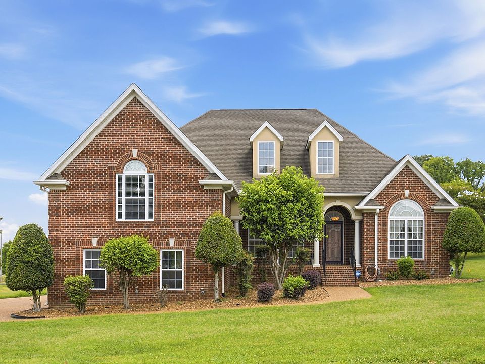 1st image of 103 Lexington Dr