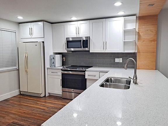 4th image of 8040 Hampton Boulevard #310