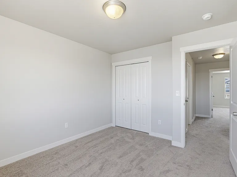 312 W Sapphire Dr — Photo 17