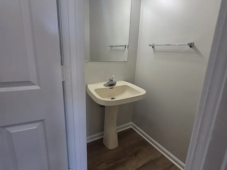 204 Strawberry Ln — Photo 5