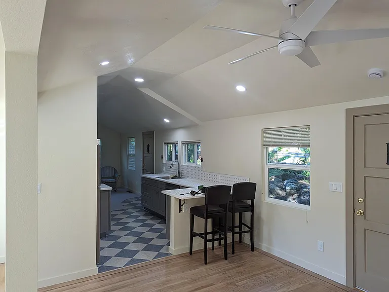 566 Live Oak Ln — Photo 14