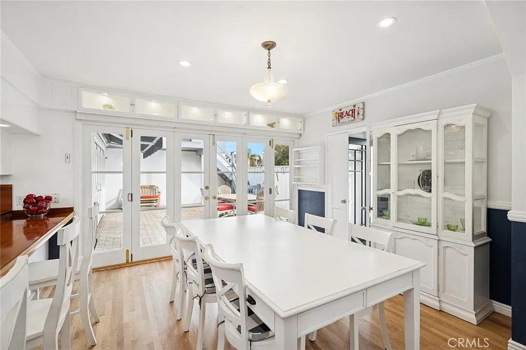 4 bed, 3.0 bath, 2014 sqft, $10,750 — Photo 4