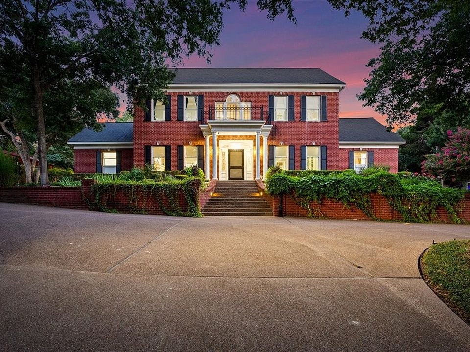 1st image of 300 Ivy Ann Ct