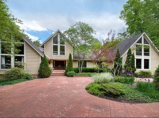 110 Stonewood Dr, Moreland Hills, OH