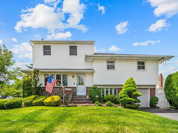 5 Chance Street, Hicksville, NY 11801
