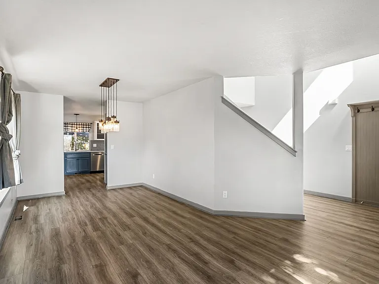 225 NW 28th St — Photo 3