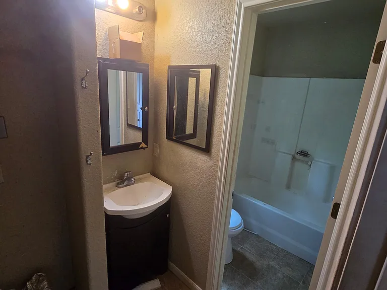 554 E 8th St #3 — Photo 5