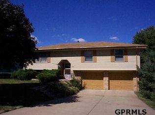 854 Gateway Rd, Elkhorn, NE 68022