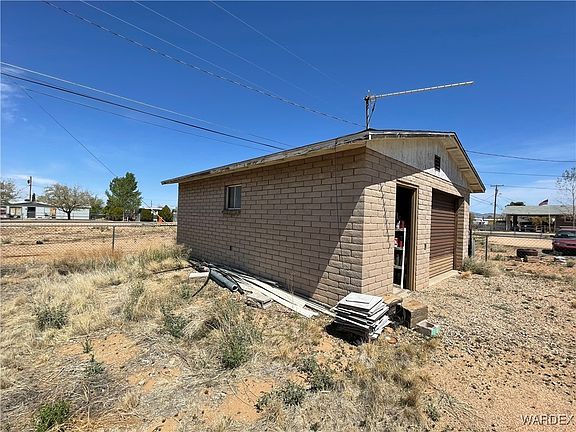 3rd image of 3861 E Hearne Ave Avenue